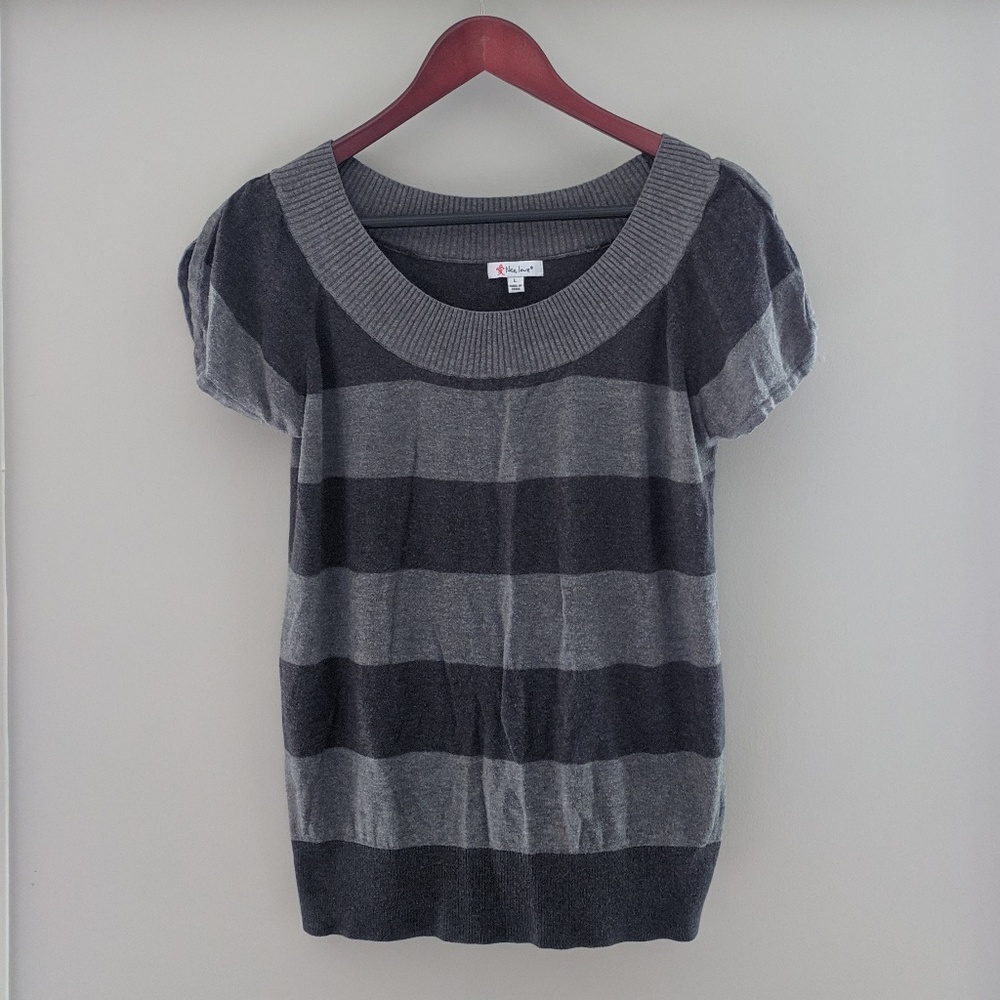 Lightweight short-sleeve knit tunic